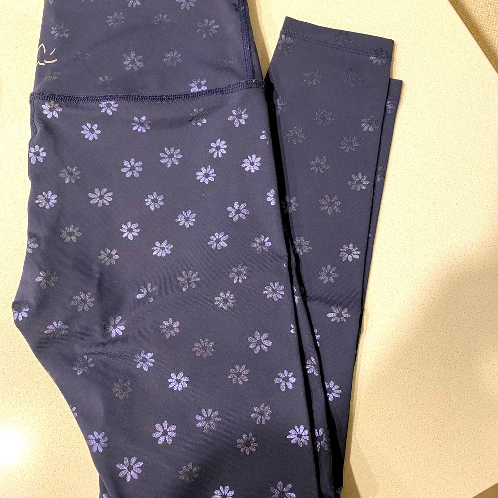 beyond yoga - high waisted midi legging- nocturnal navy color with shiny daisies